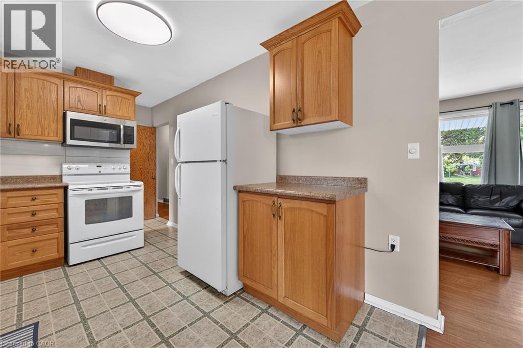 31 LARCHWOOD Drive - 17