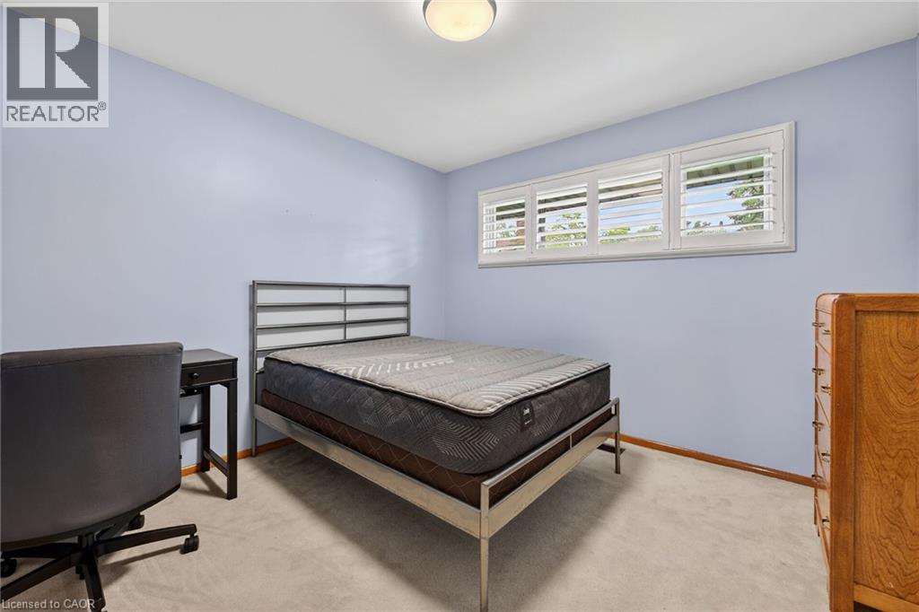 31 LARCHWOOD Drive - 25