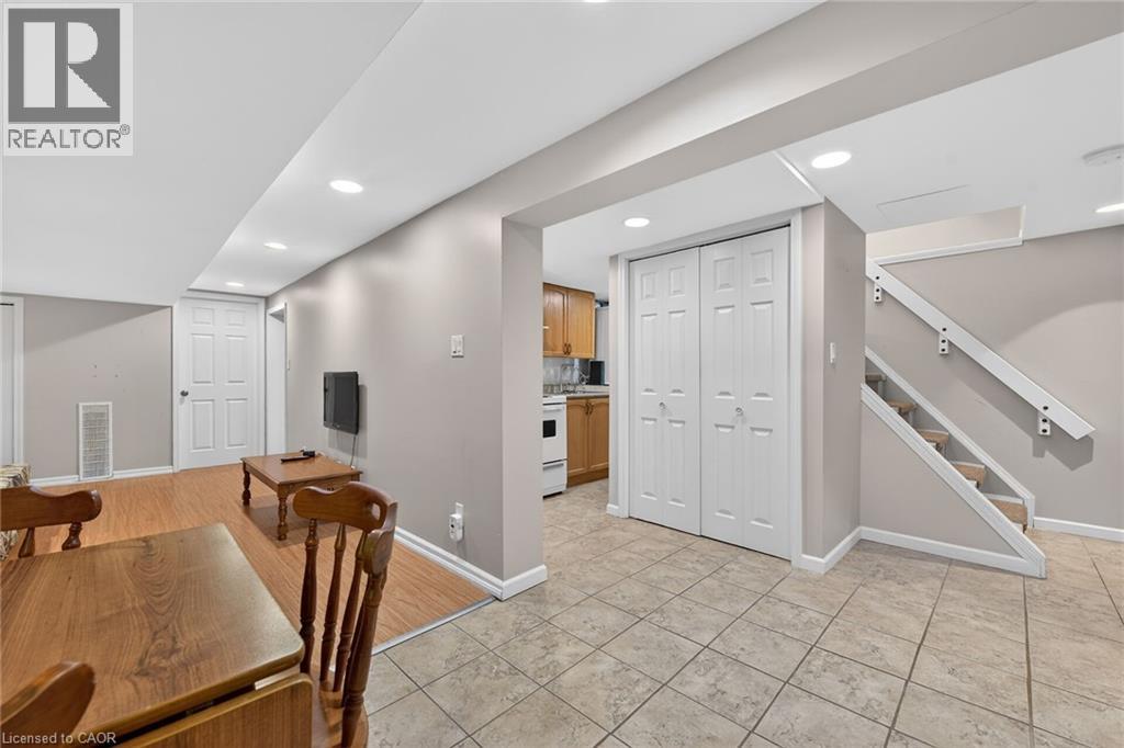 31 LARCHWOOD Drive - 32