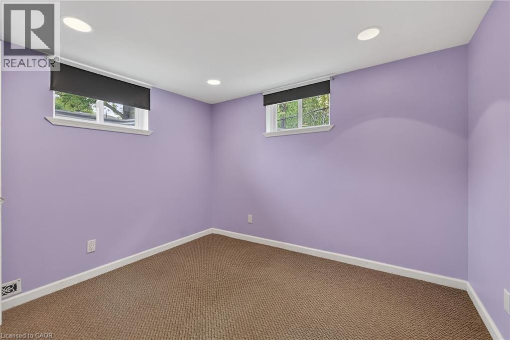 31 LARCHWOOD Drive - 43