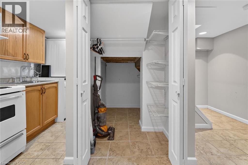 31 LARCHWOOD Drive - 44