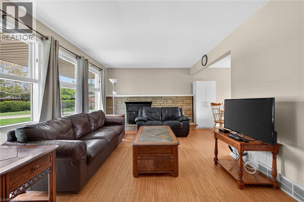 31 LARCHWOOD Drive - 6