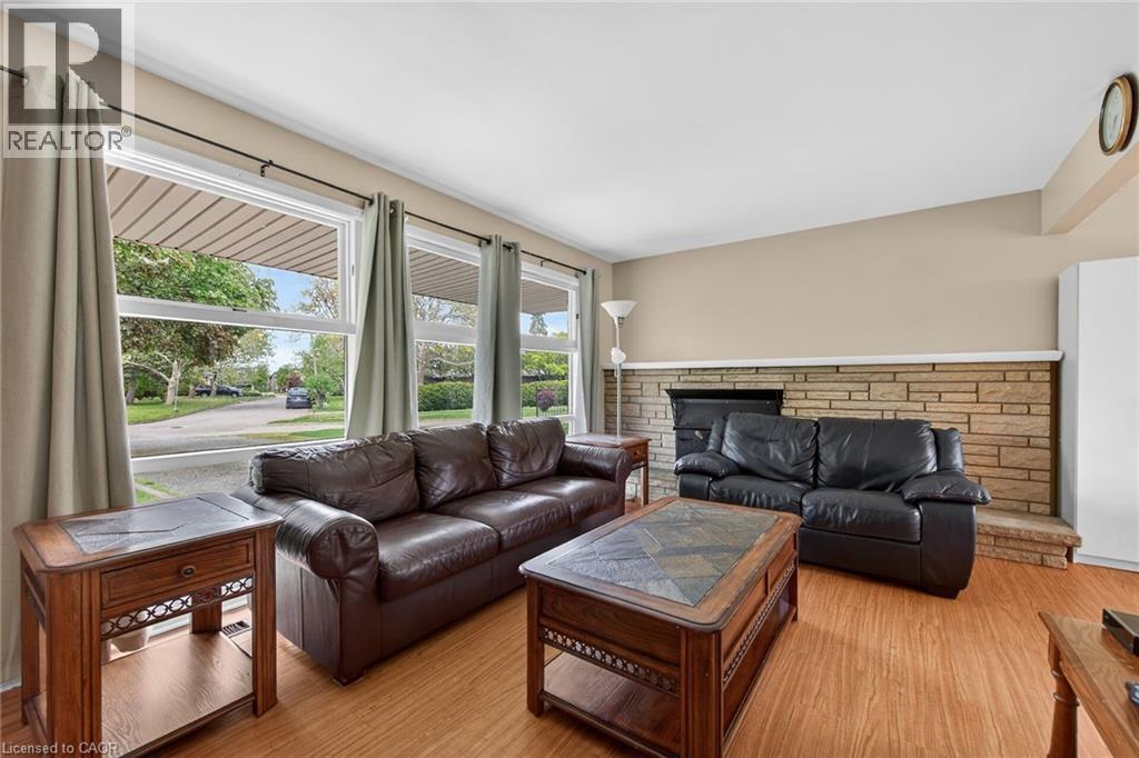 31 LARCHWOOD Drive - 7