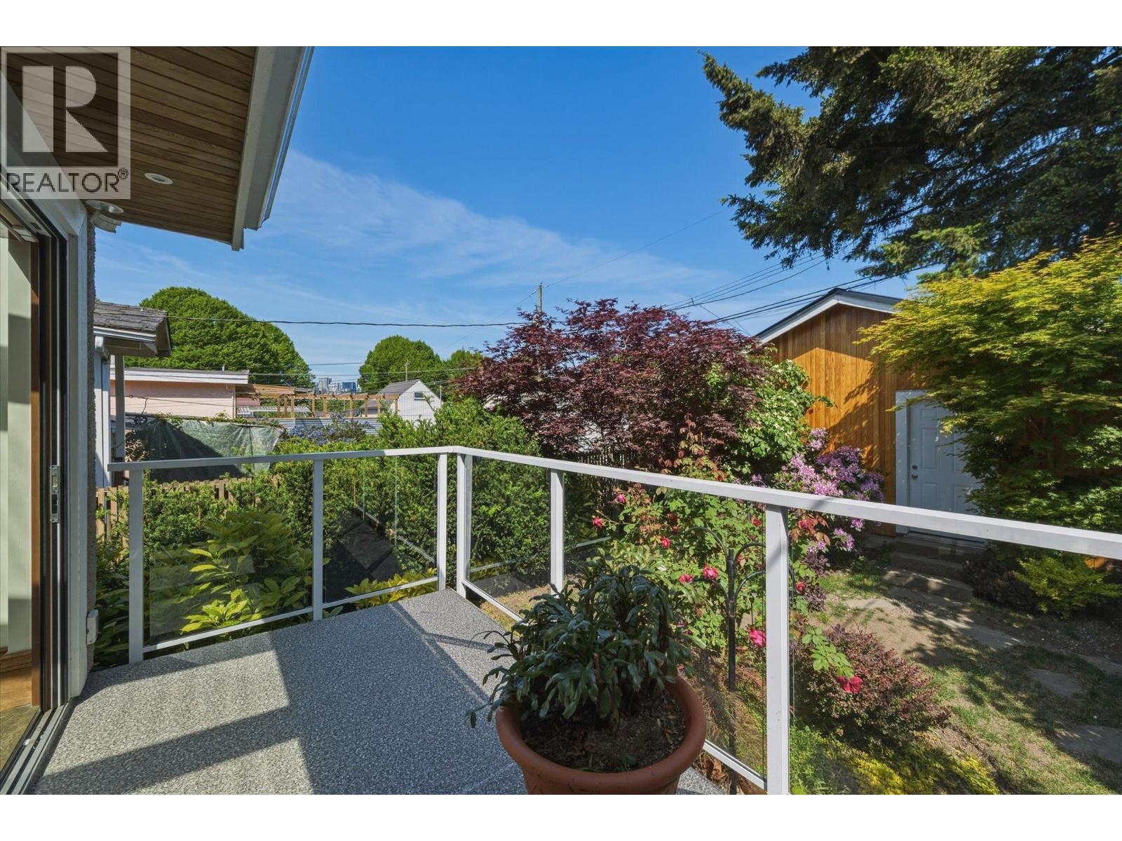 6 Bed, 3 Bath House for Sale in Vancouver – 647 PRIOR STREET, Vancouver – MLS# R3127426 - Image 6