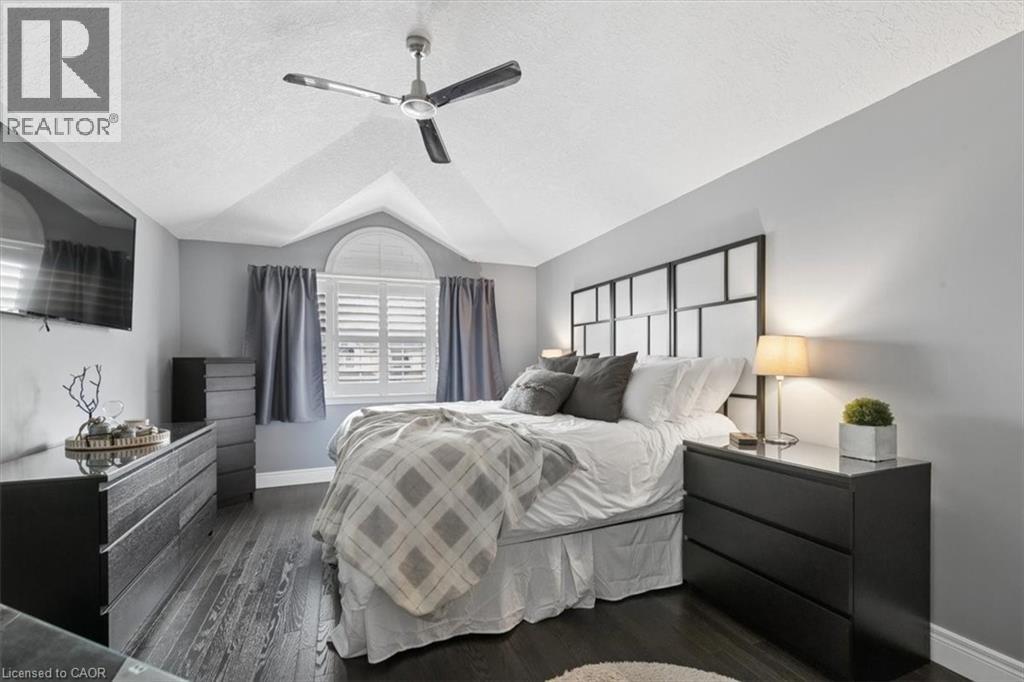 4 MARSH Crescent - 26