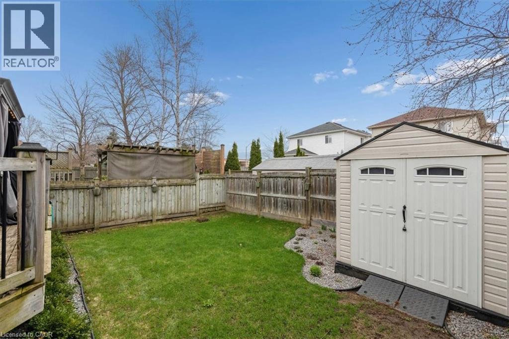 4 MARSH Crescent - 48