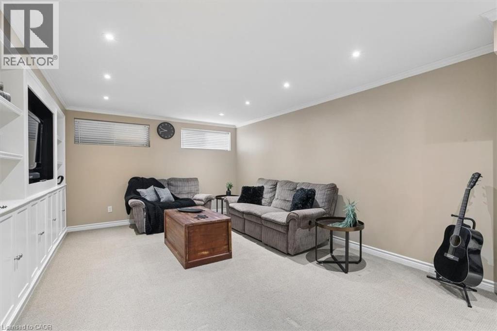4 MARSH Crescent - 36