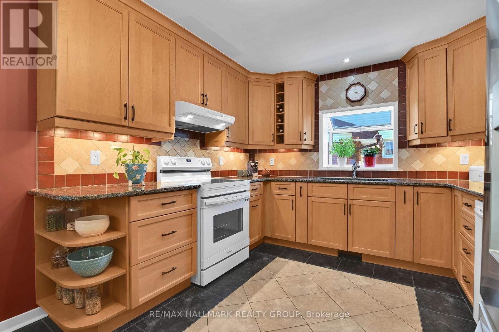 401 RICHARDSON AVENUE - 10