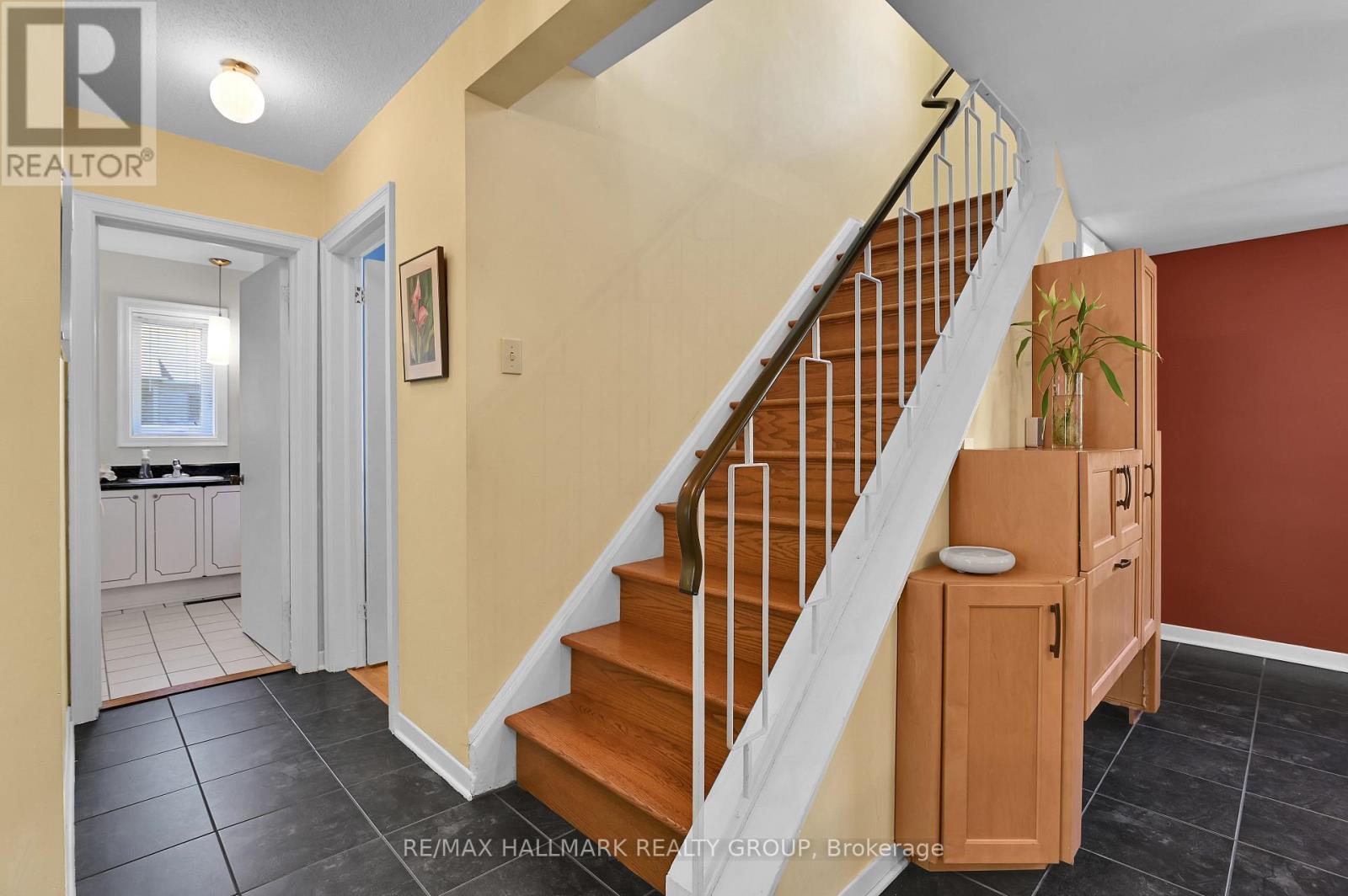 401 RICHARDSON AVENUE - 12