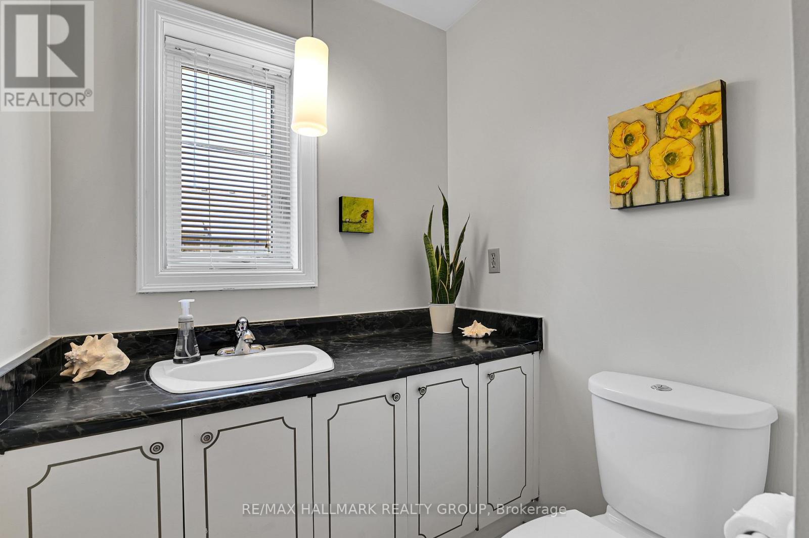 401 RICHARDSON AVENUE - 13