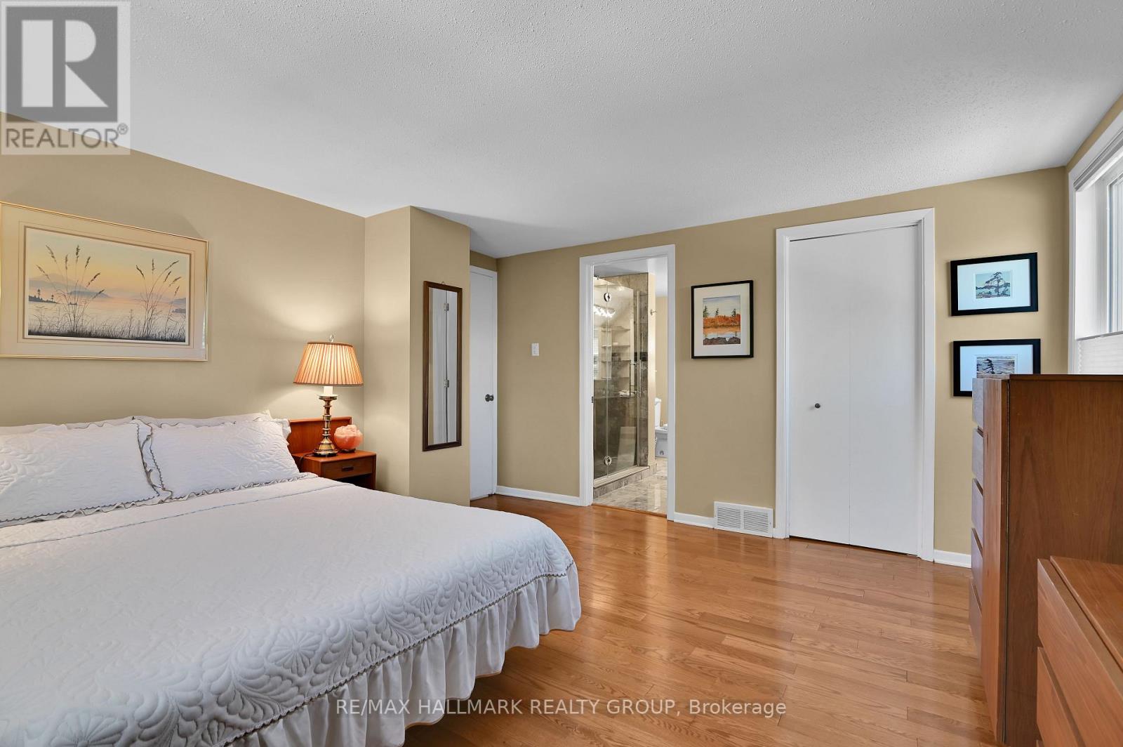 401 RICHARDSON AVENUE - 17