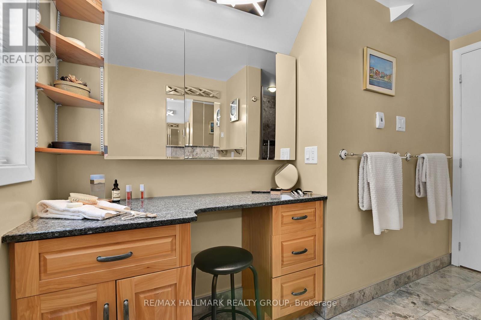 401 RICHARDSON AVENUE - 19