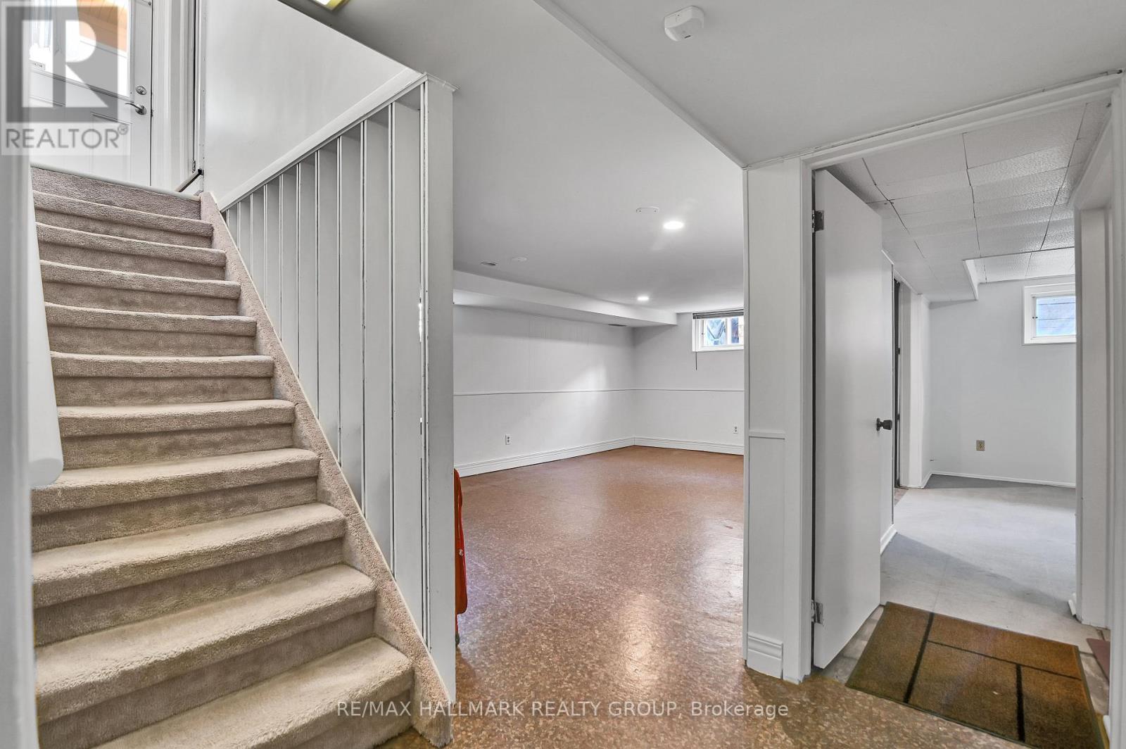 401 RICHARDSON AVENUE - 26