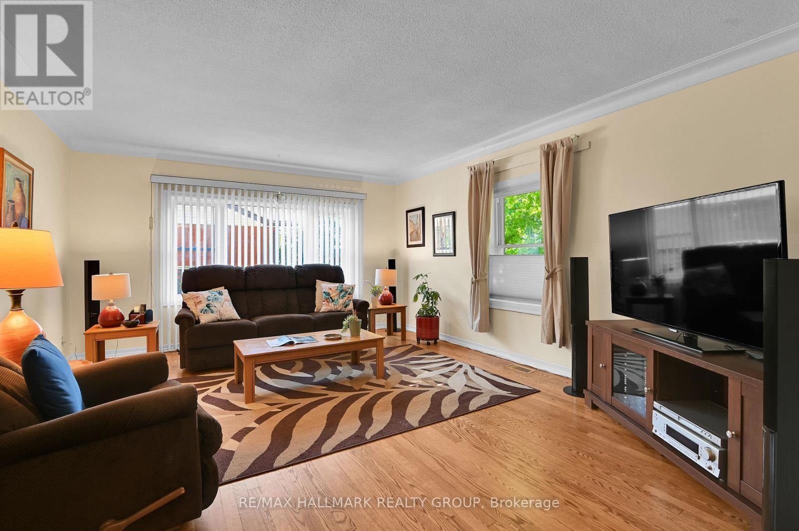 Main floor - Living room