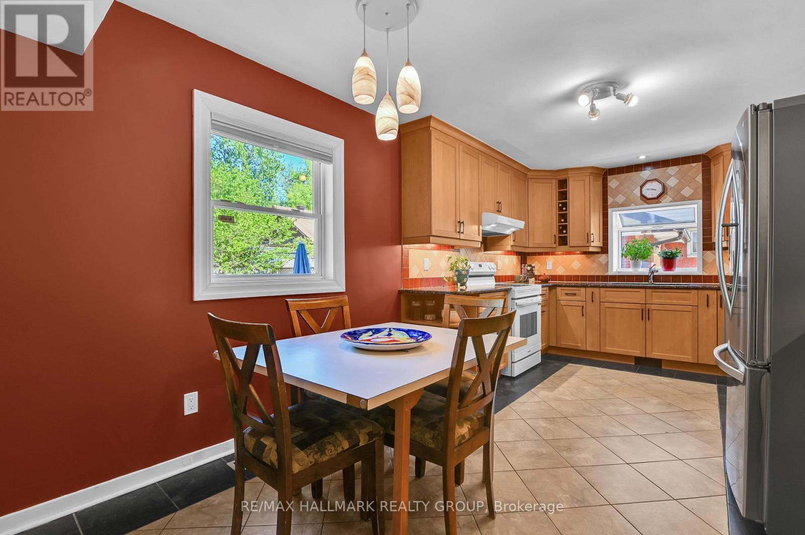 401 RICHARDSON AVENUE - 8