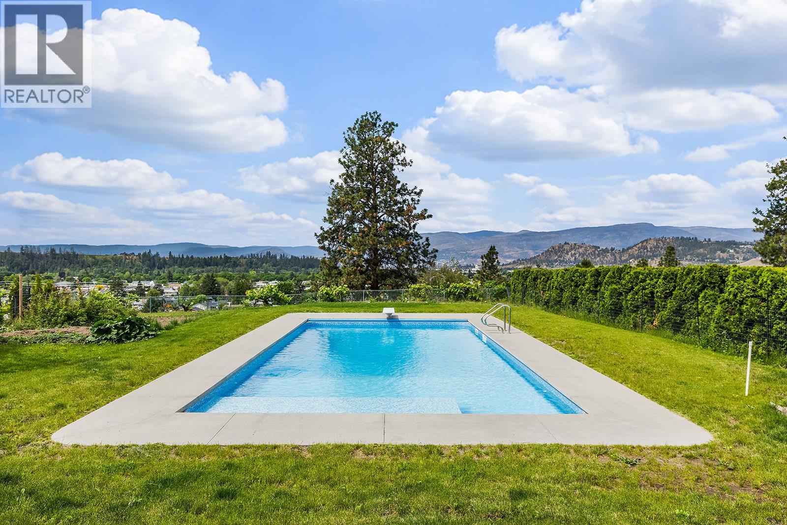  650 Dougall Road South, Kelowna
