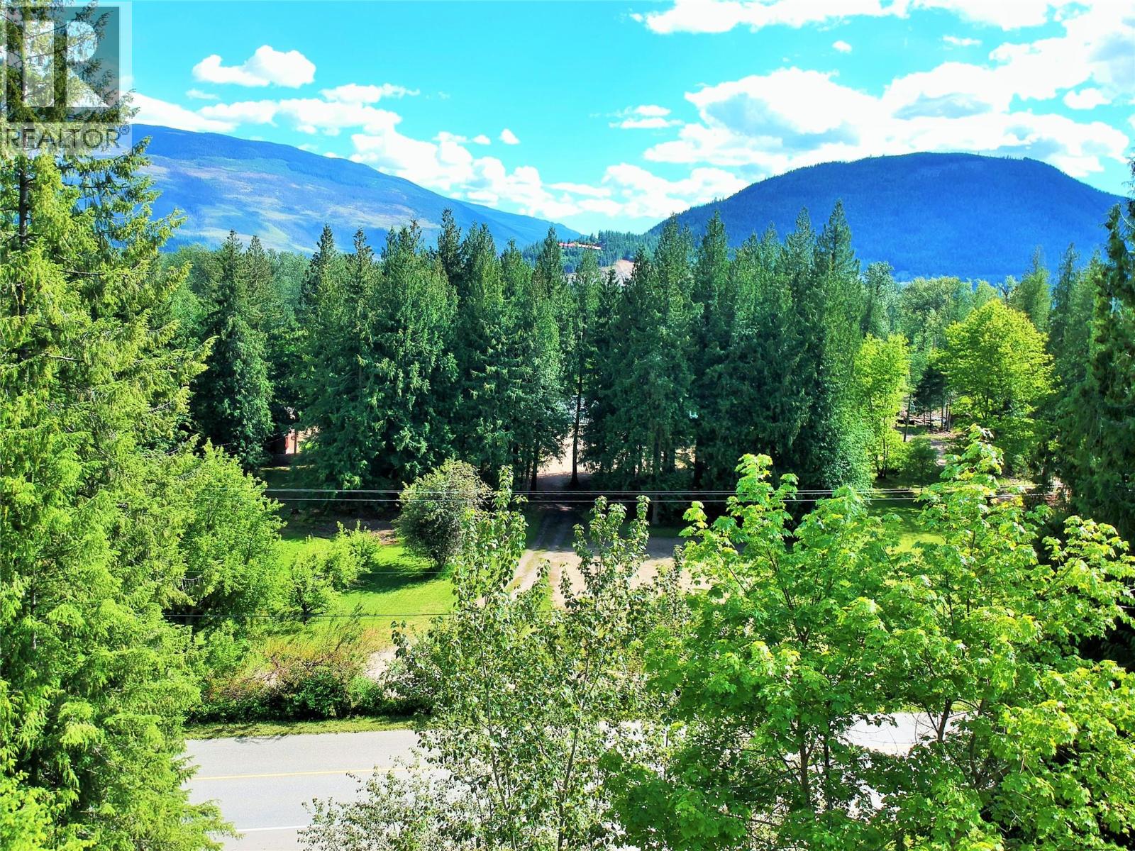  10 Old Town Road, Sicamous