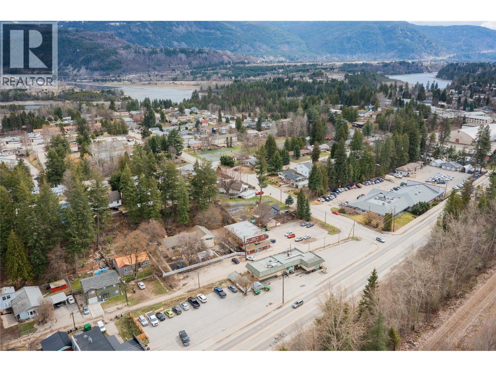  755/789 Columbia Avenue, Castlegar