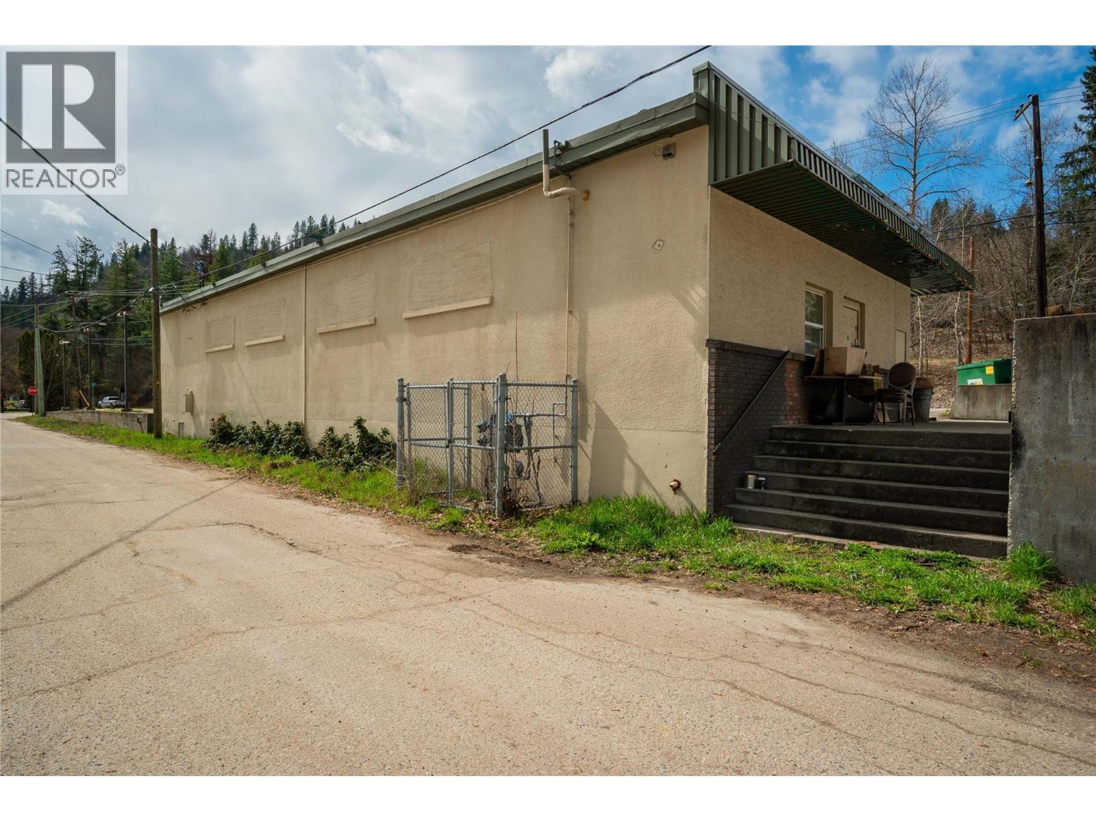  755/789 Columbia Avenue, Castlegar