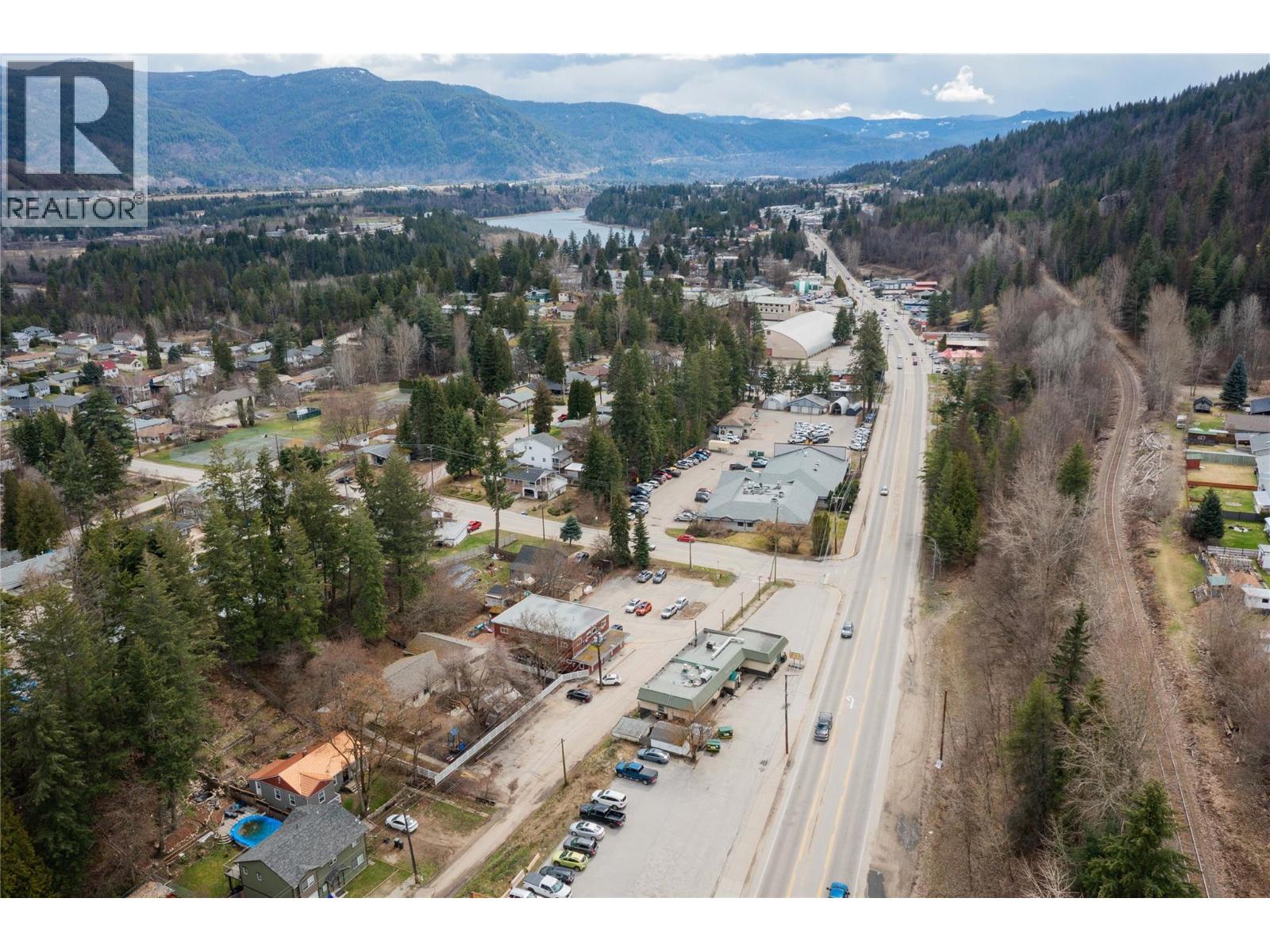  755/789 Columbia Avenue, Castlegar