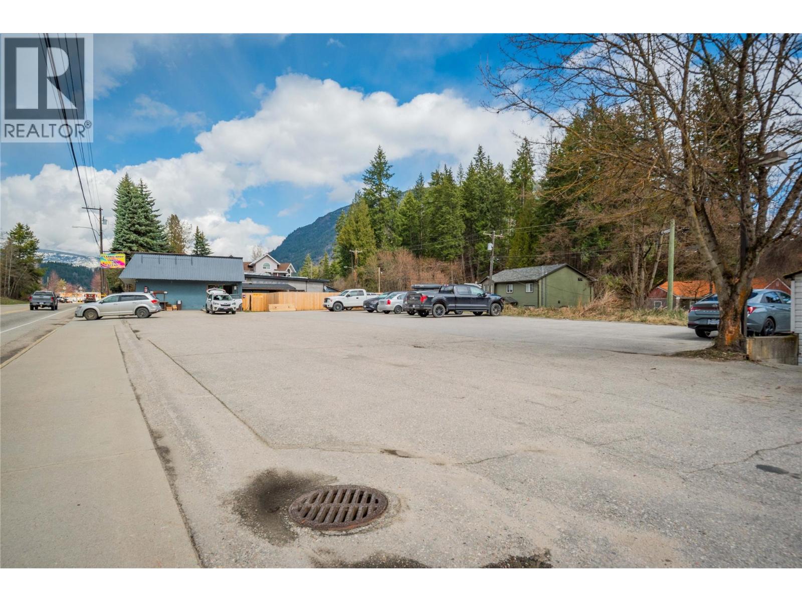  755/789 Columbia Avenue, Castlegar
