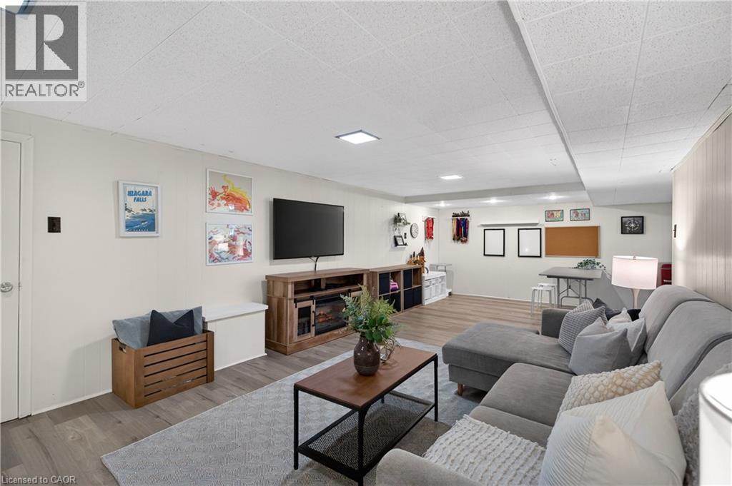 1055 SHEPHERD'S Drive - 22