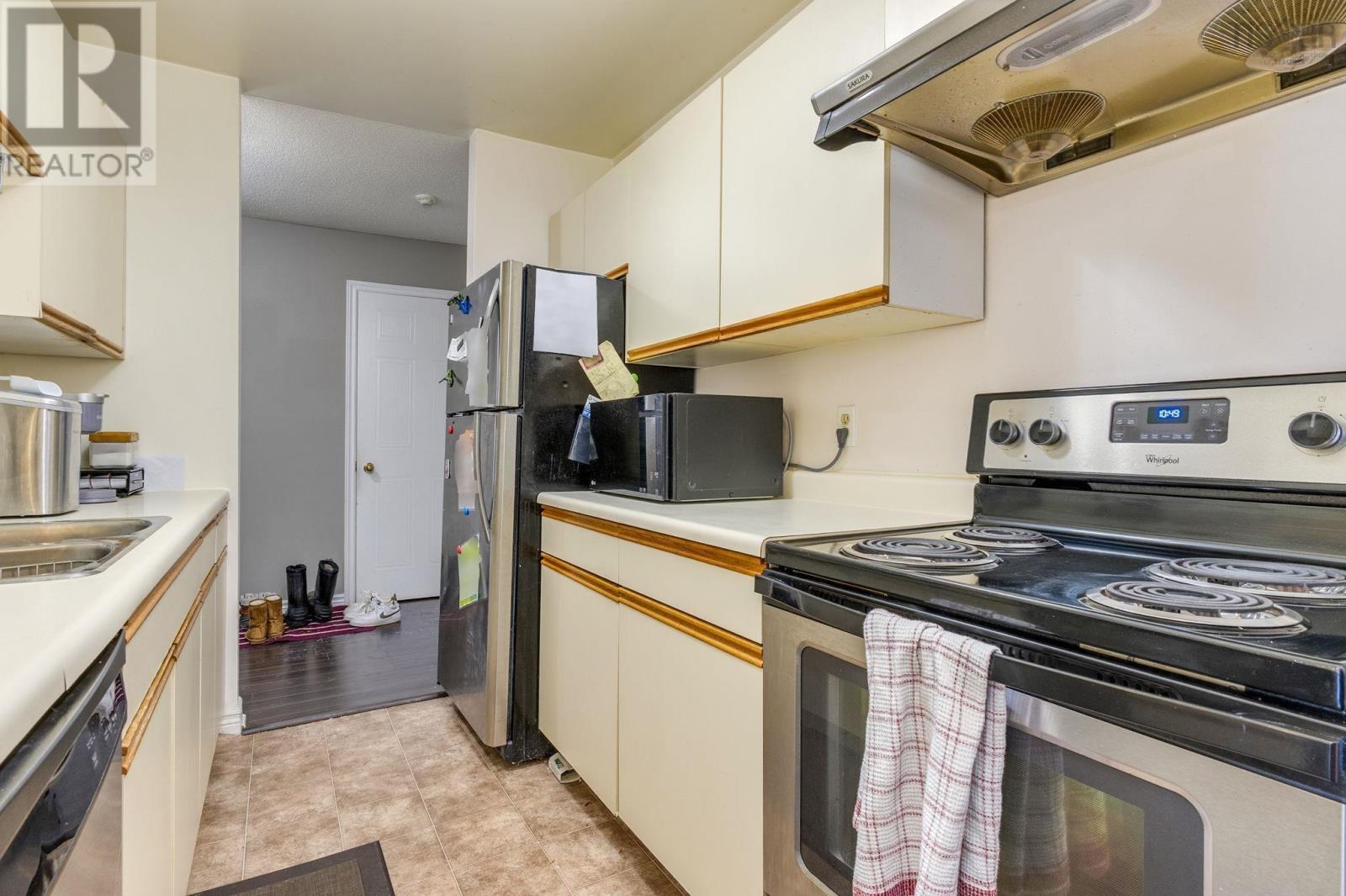 #308 15 Langbrae Drive - 19