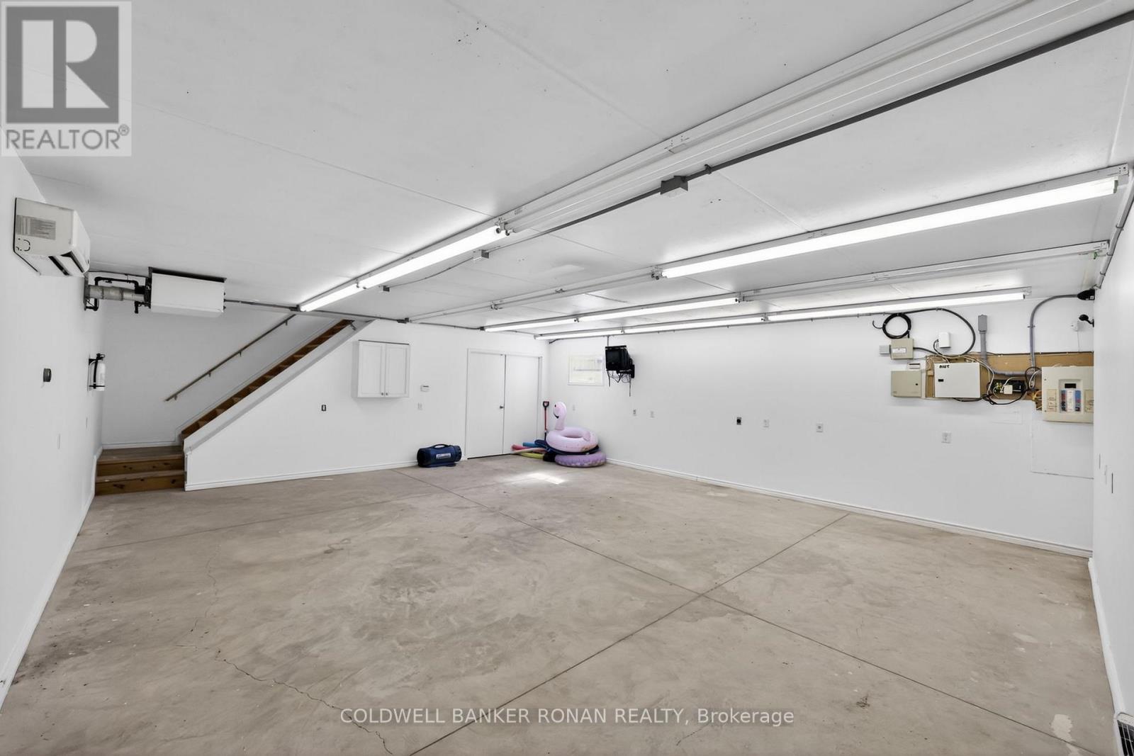 12 THEMER COURT - 39