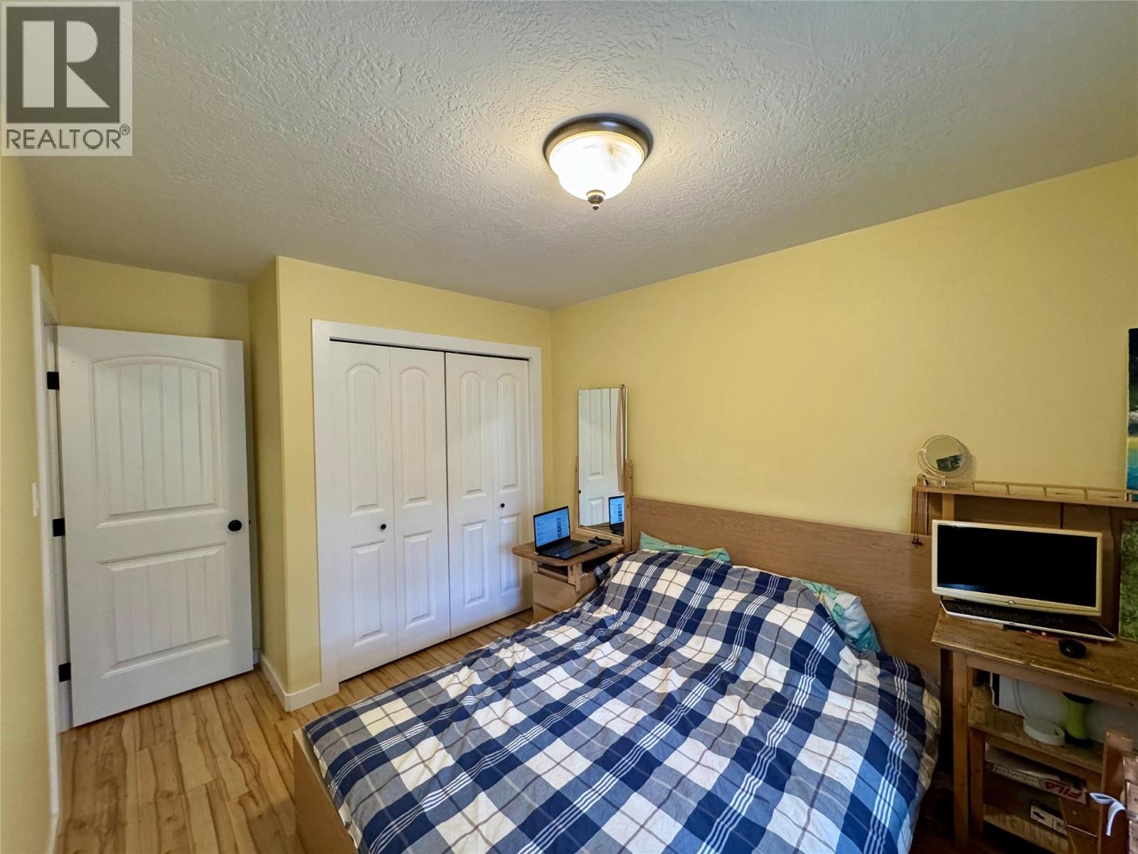 704 99 Avenue - 11