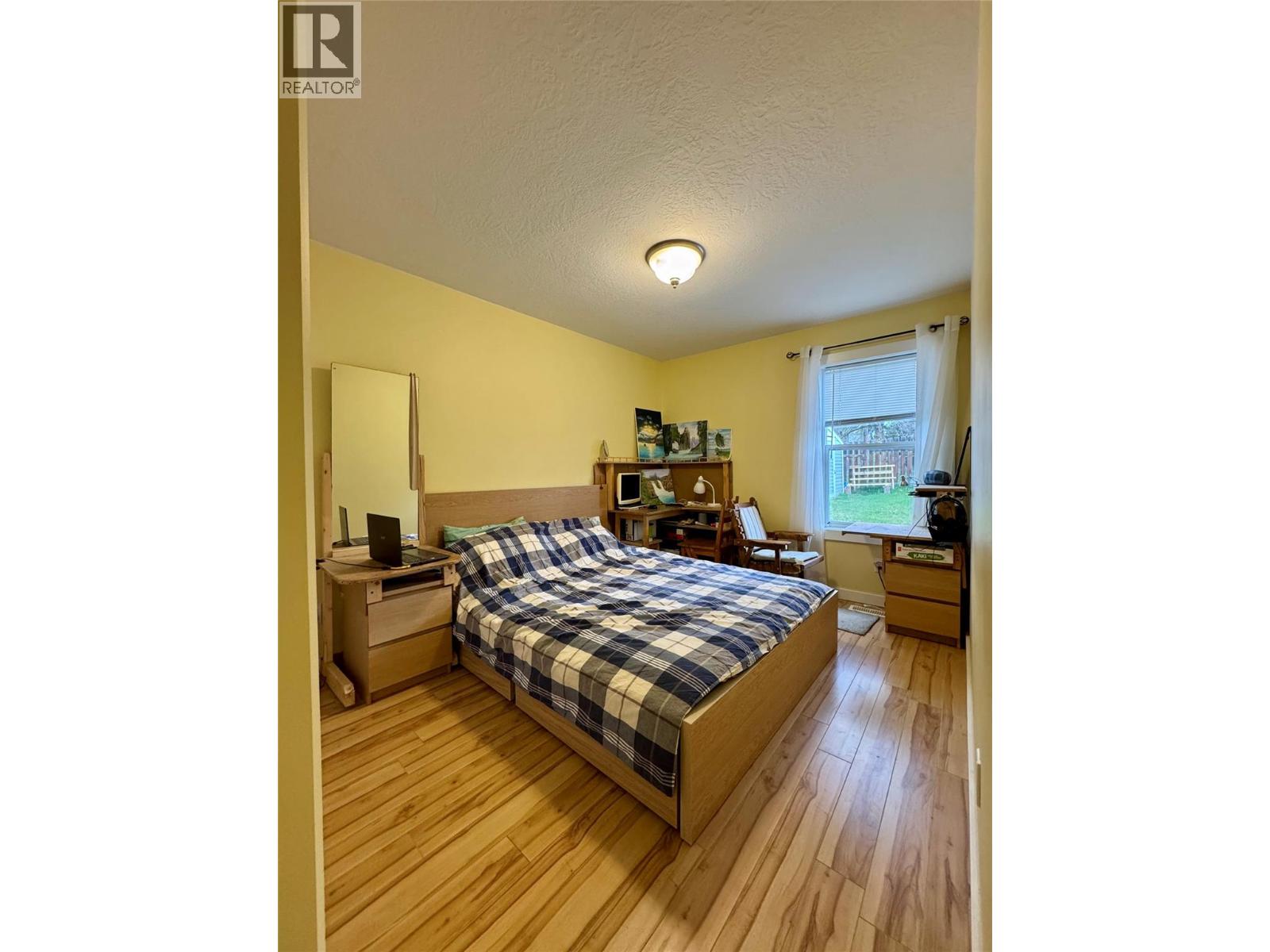 704 99 Avenue - 12