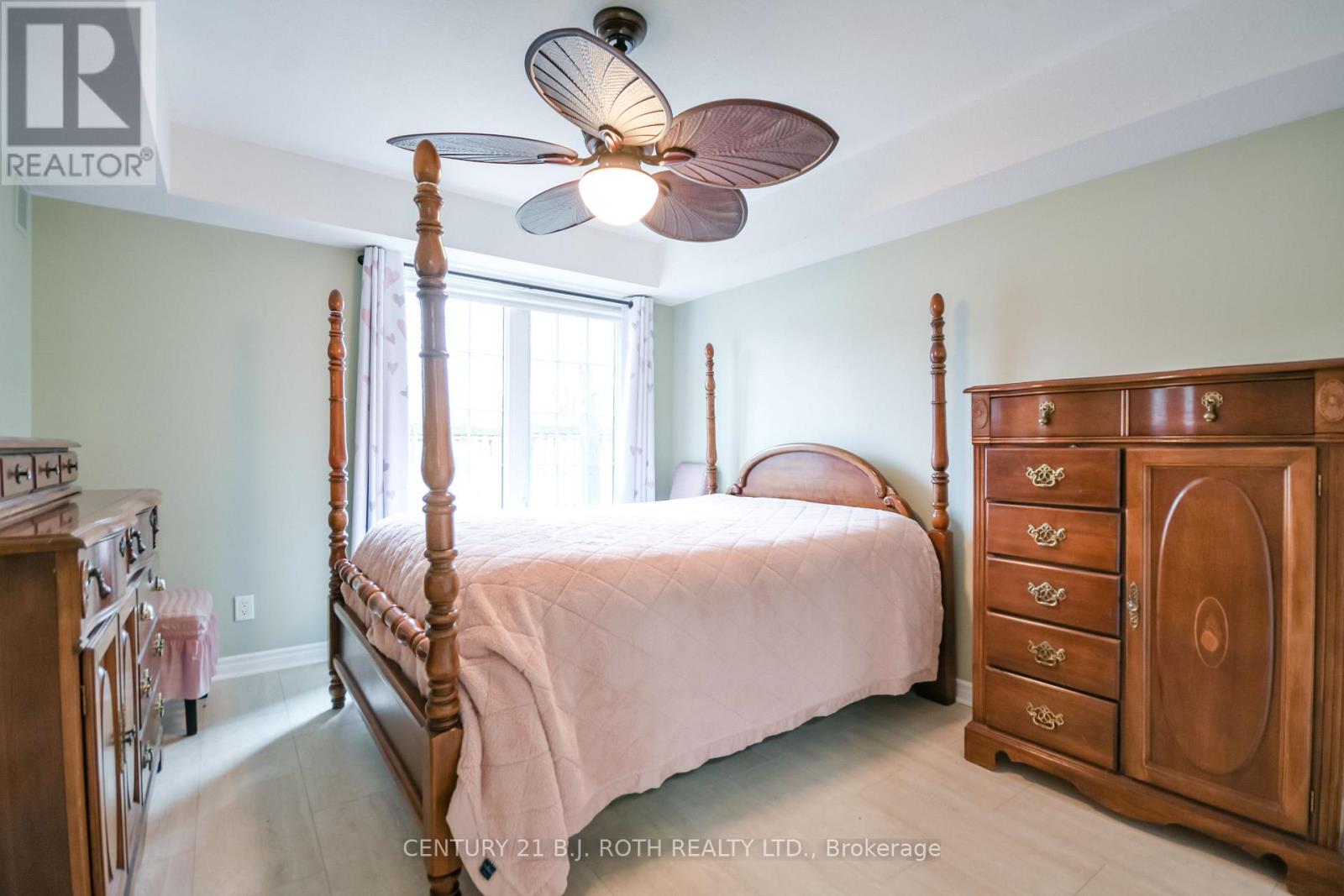 #114 49 JACOBS TERRACE - 16
