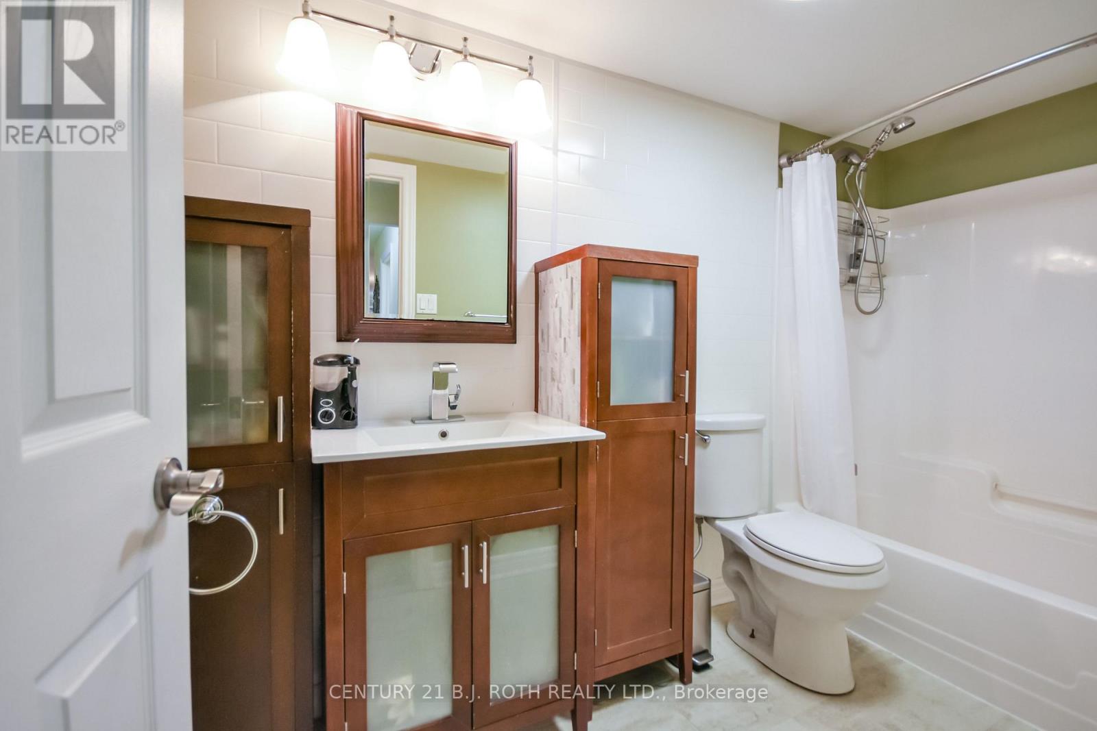 #114 49 JACOBS TERRACE - 17