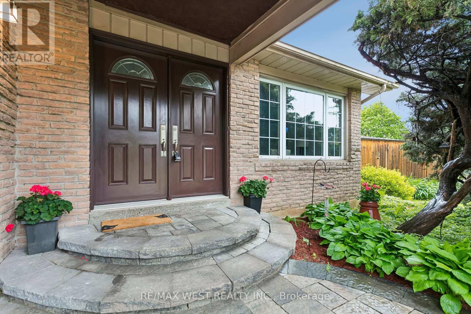 563 JOYCE BOULEVARD - 3