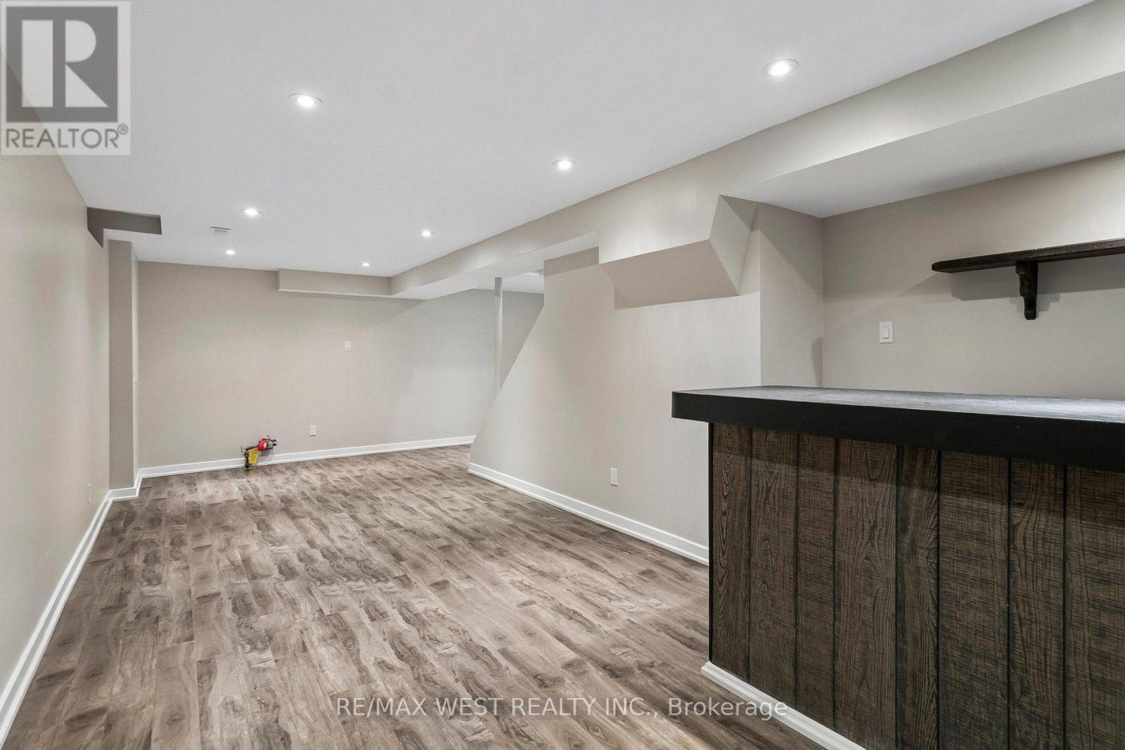 563 JOYCE BOULEVARD - 43