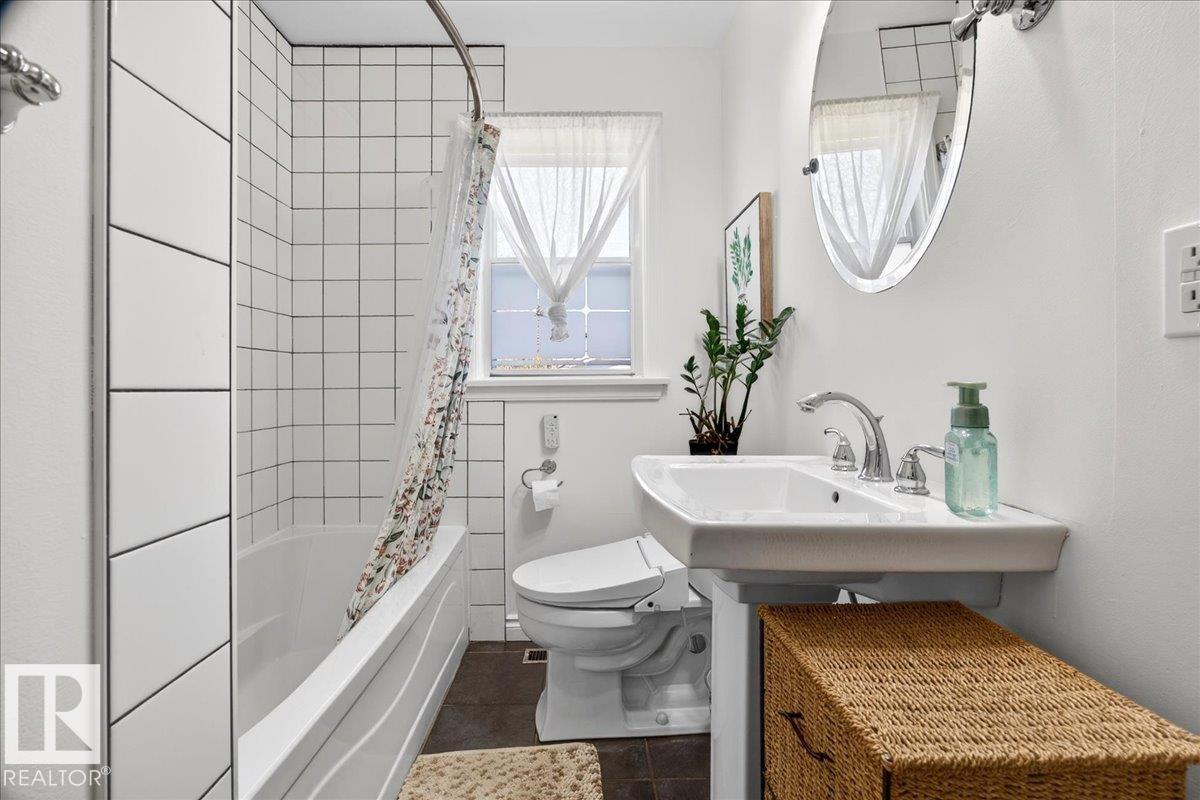 11645 125 ST NW - 9