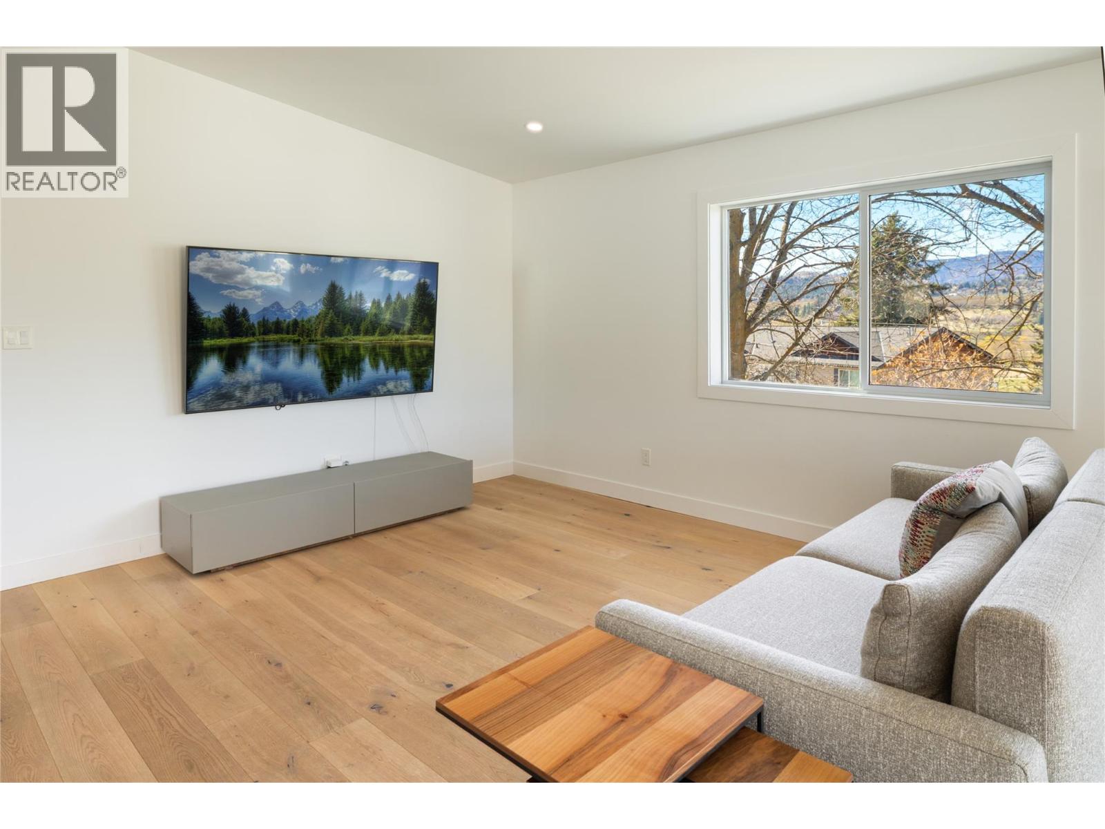 10942 Russell Road, Lake Country