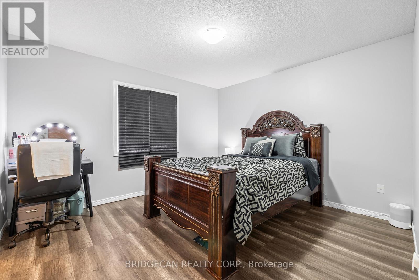 20 GILLESPIE DRIVE - 25