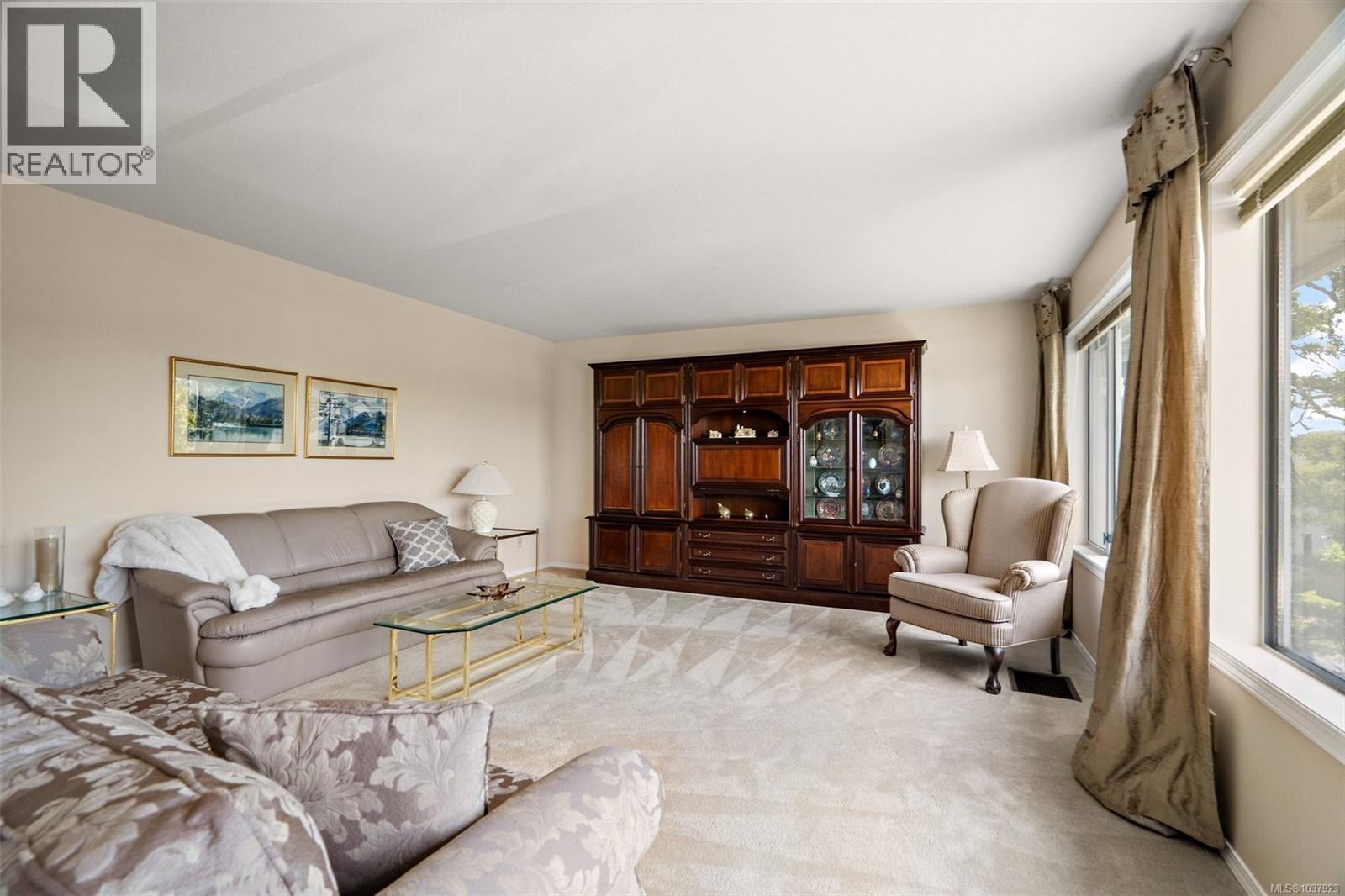  858 Maltwood Terrace, Saanich