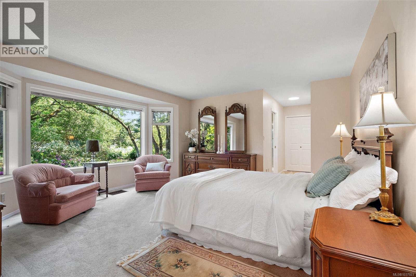  858 Maltwood Terrace, Saanich