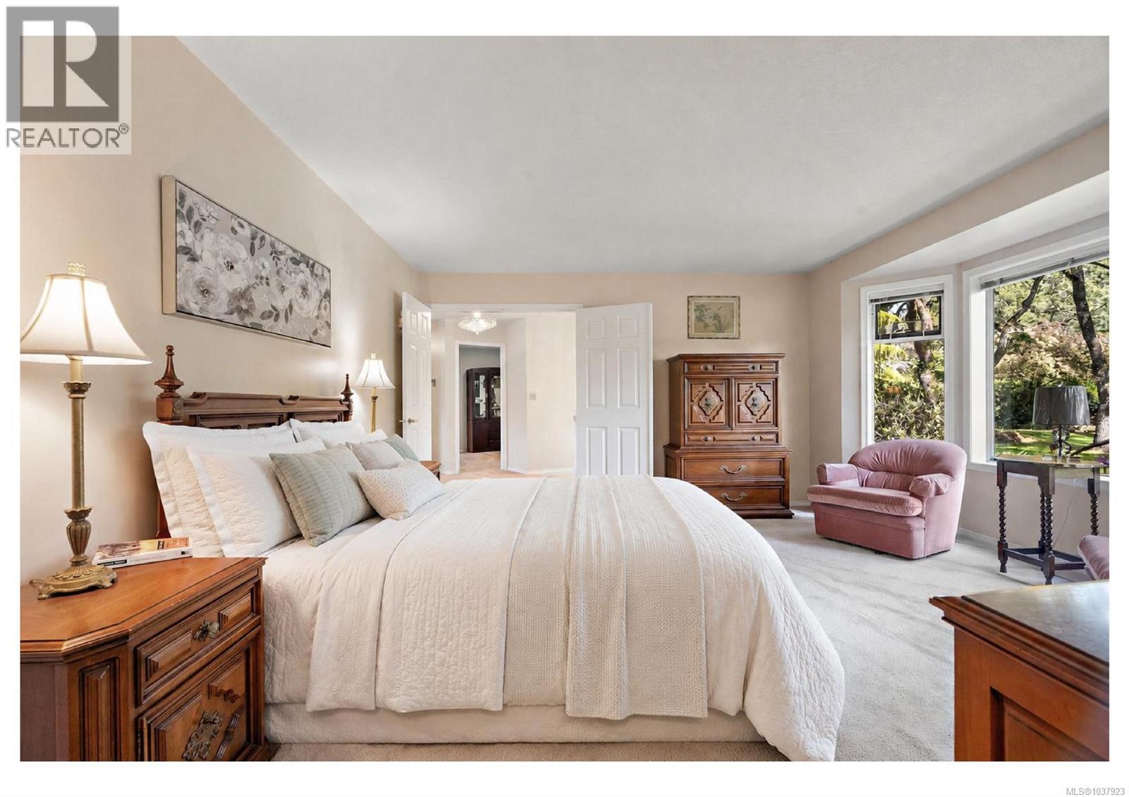  858 Maltwood Terrace, Saanich