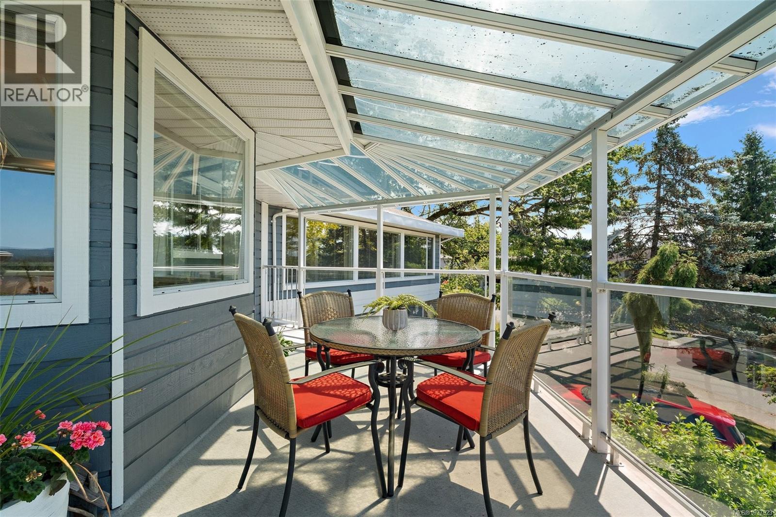  858 Maltwood Terrace, Saanich