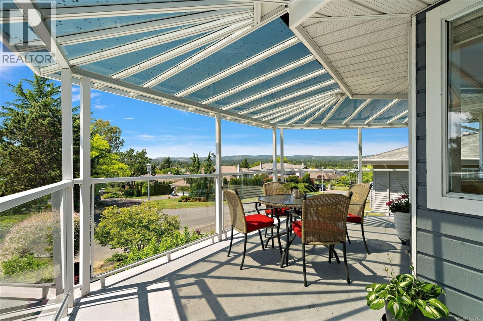  858 Maltwood Terrace, Saanich