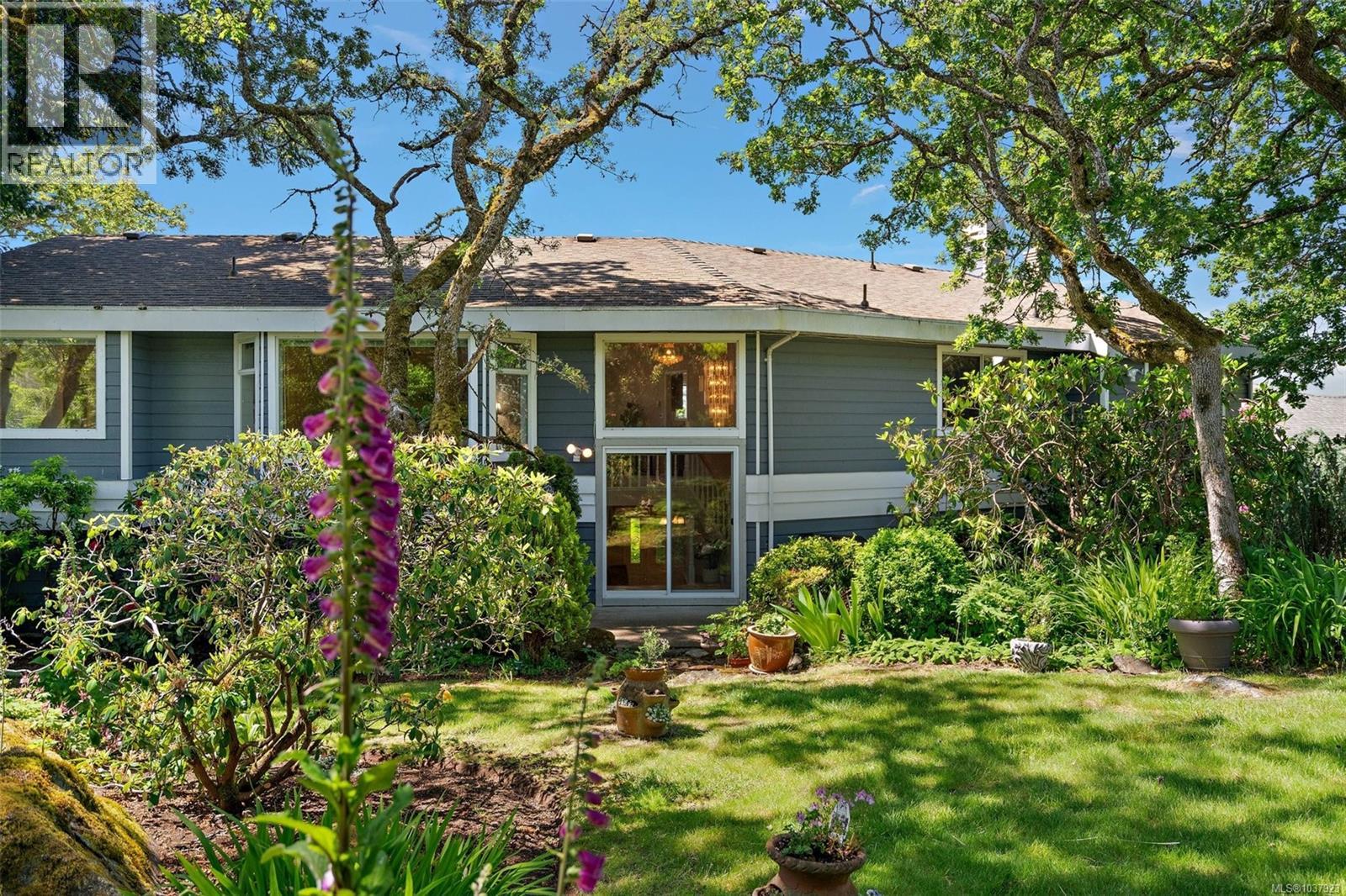 858 Maltwood Terr - 3
