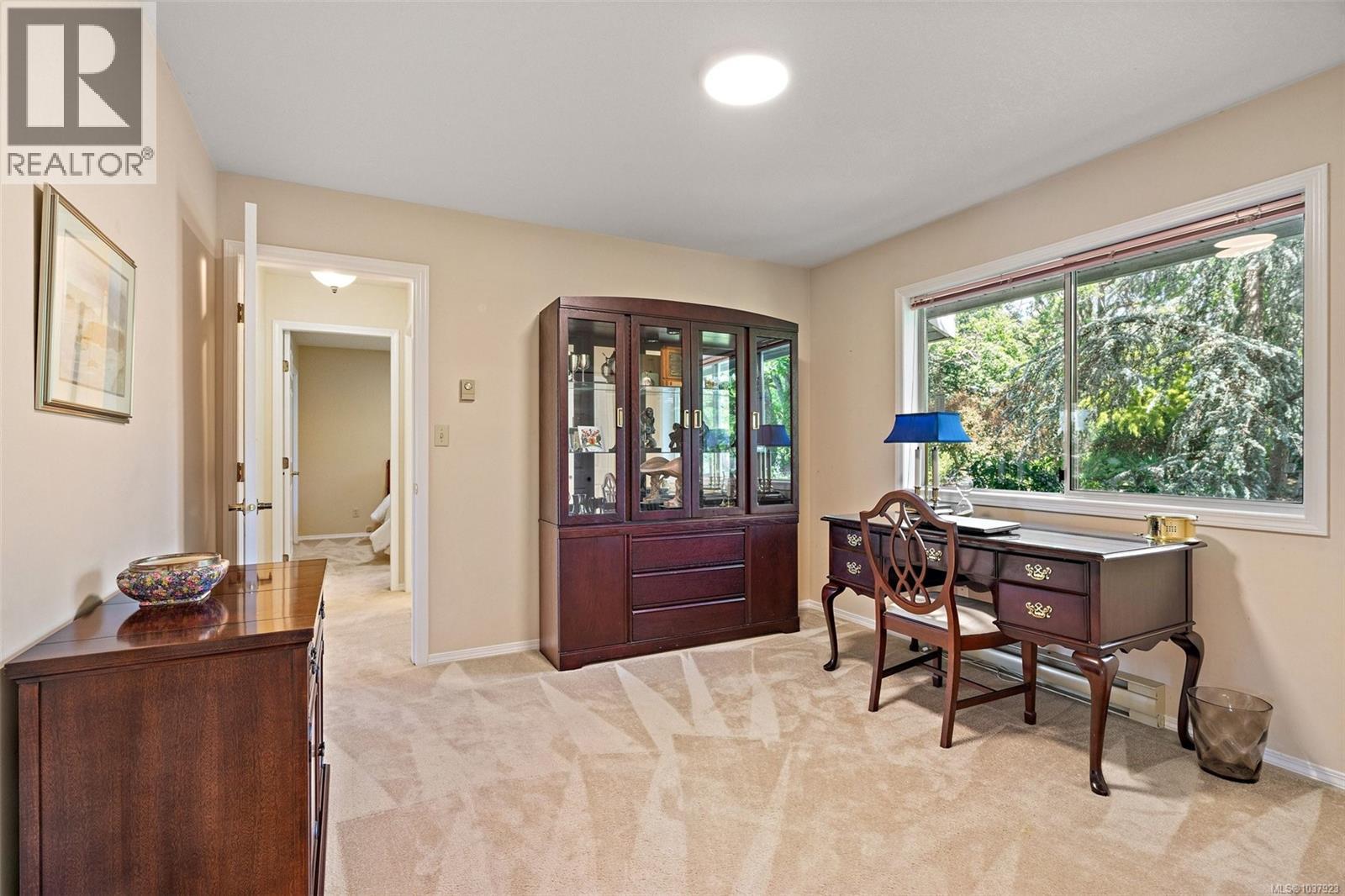  858 Maltwood Terrace, Saanich