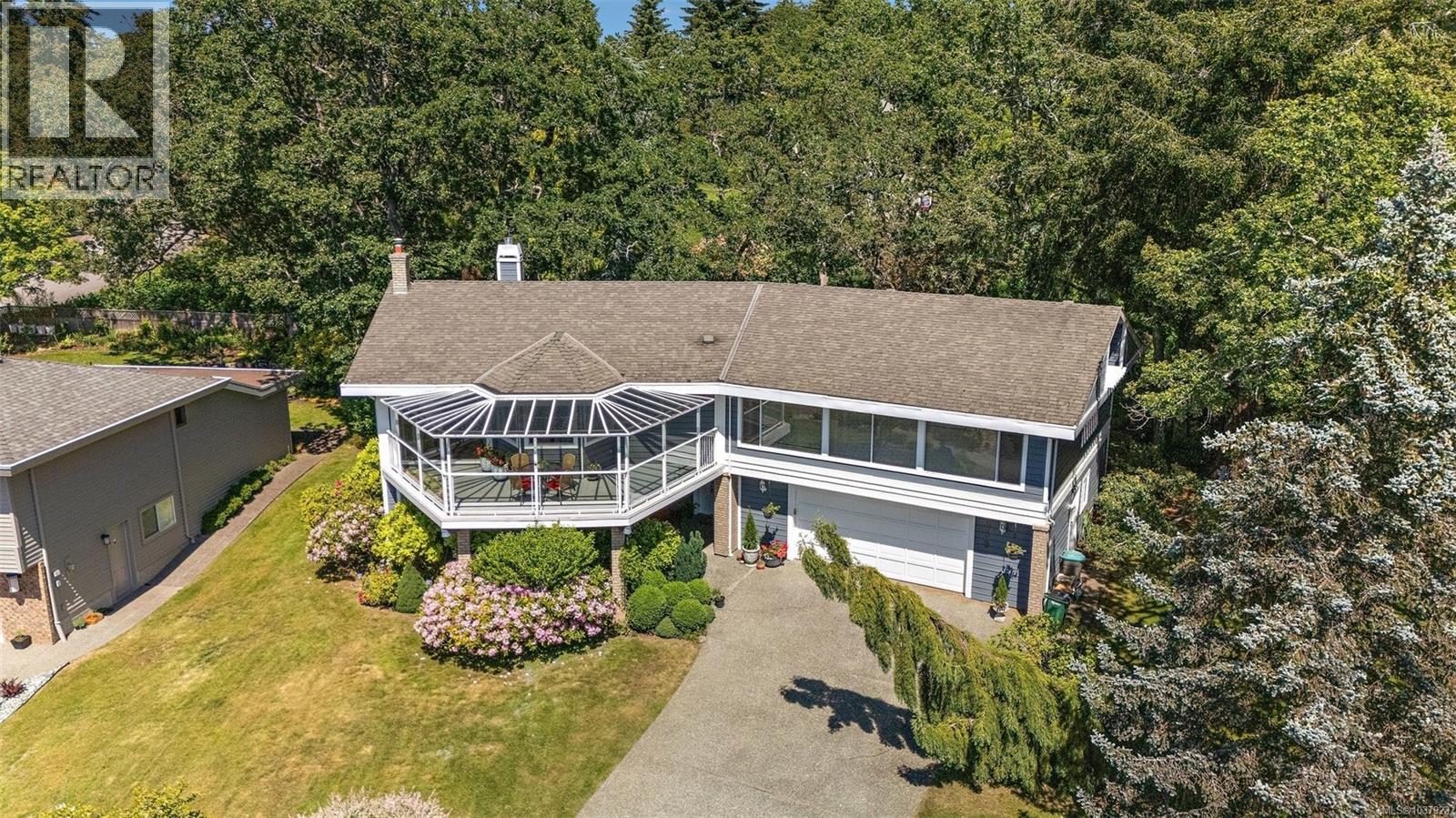  858 Maltwood Terrace, Saanich