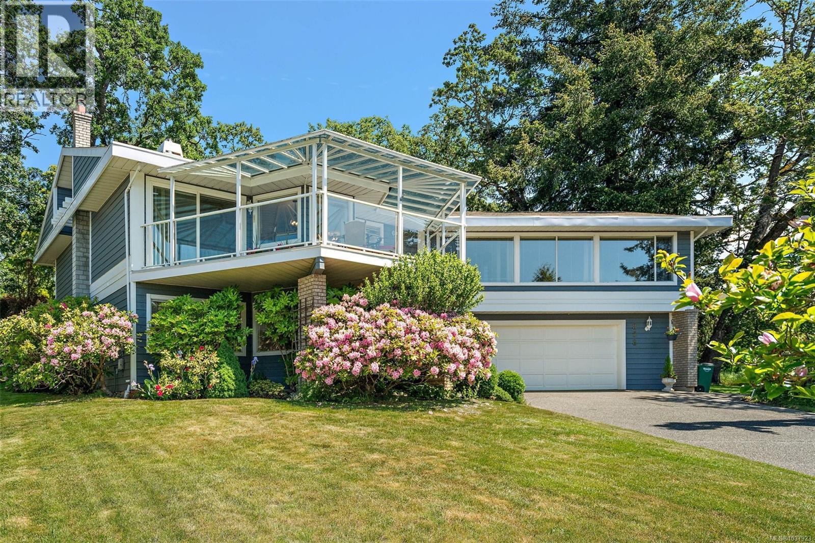  858 Maltwood Terrace, Saanich