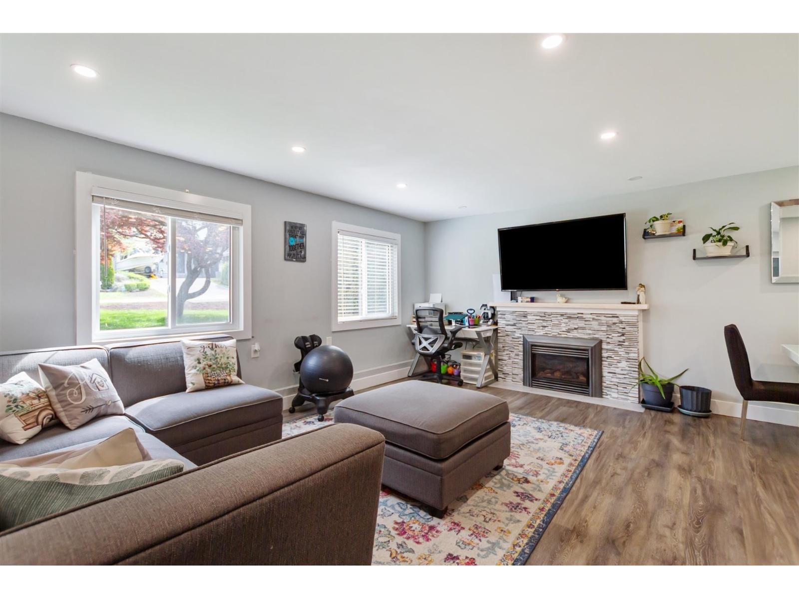6 Bed, 4 Bath House for Sale in Surrey – 2621 127A STREET, Surrey - Image 5