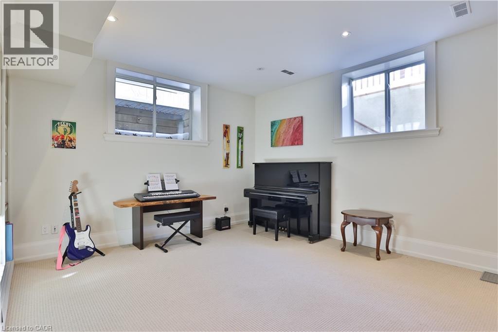 428 SHEDDON Avenue - 39