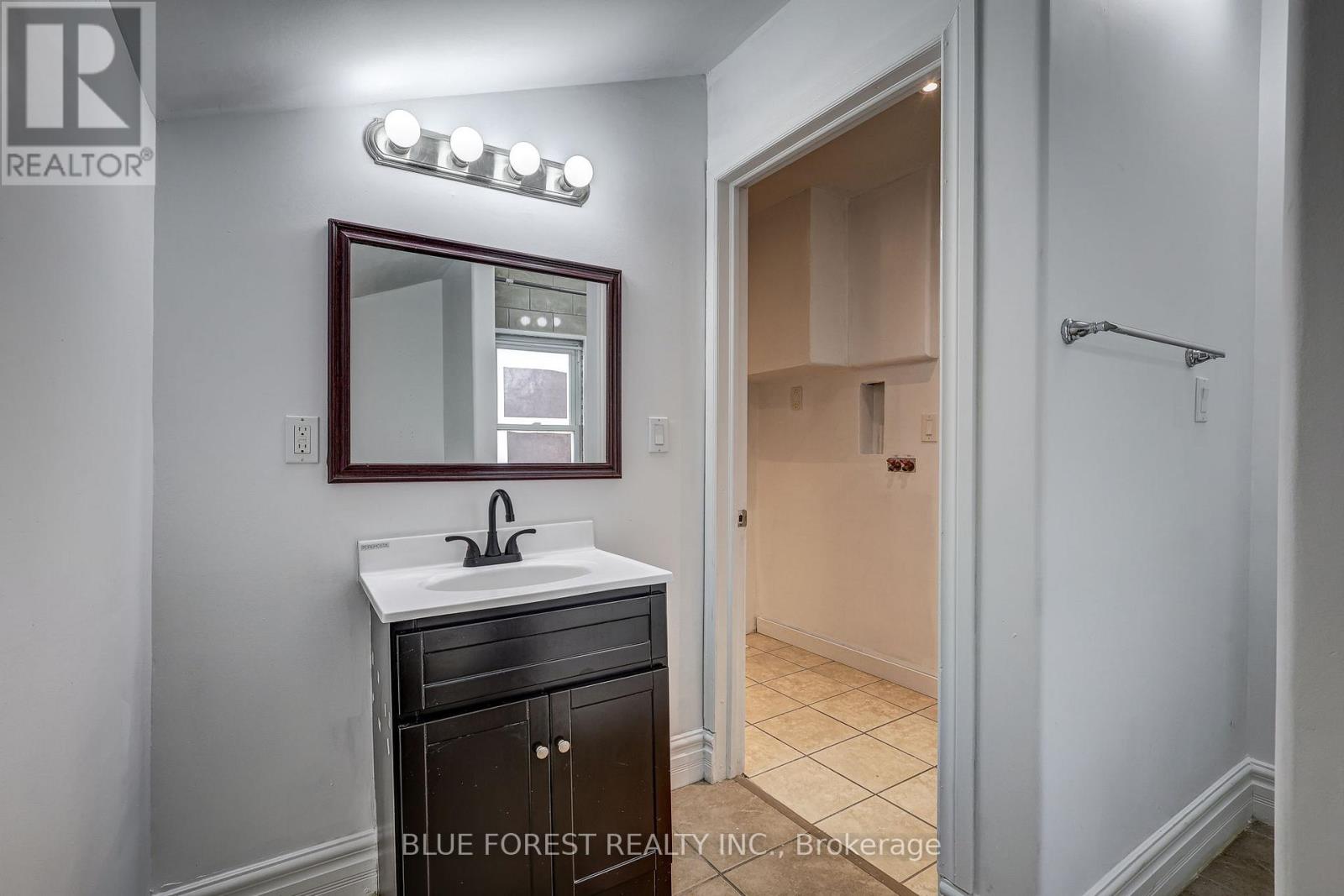 36 ADELAIDE STREET S - 28
