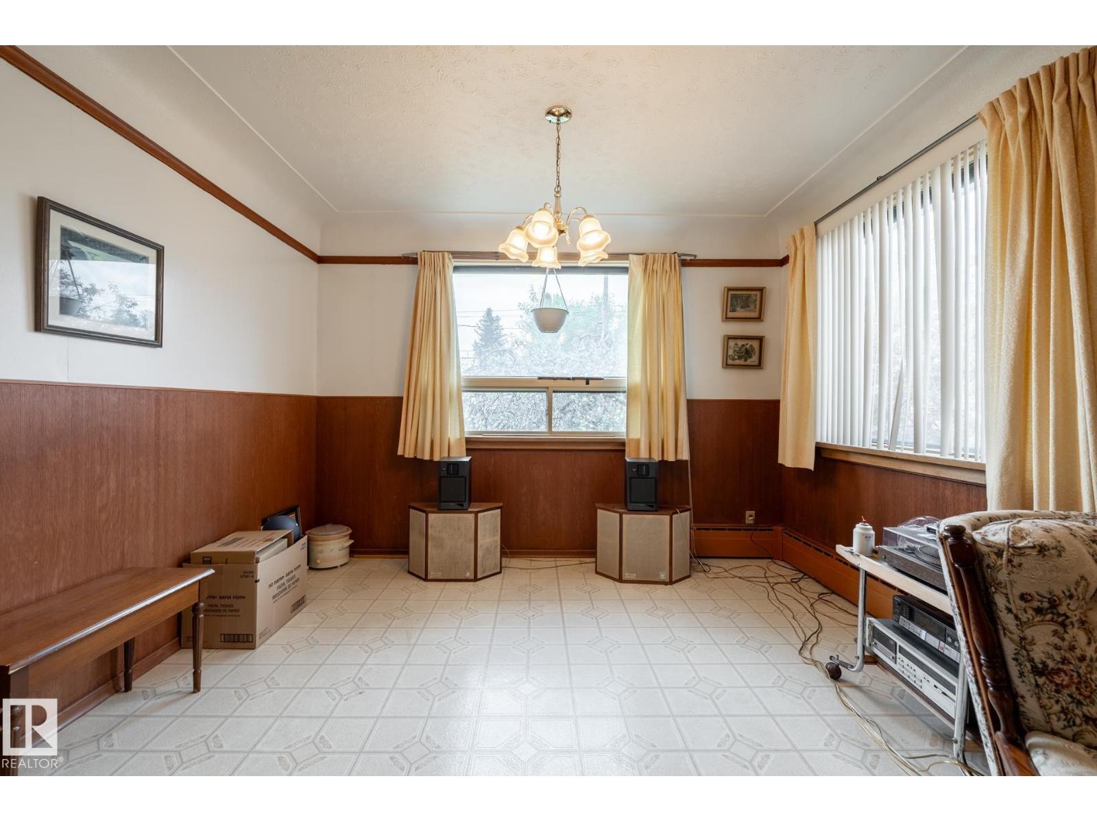 9839 81 AV NW - 10